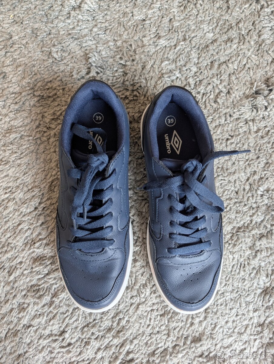 Tmavě modré tenisky Umbro - 2
