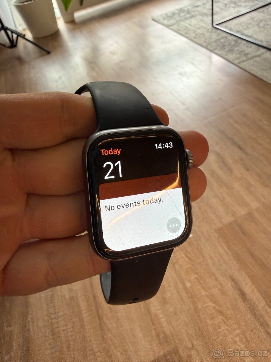 Apple Watch Series 4, 44mm GPS - 2