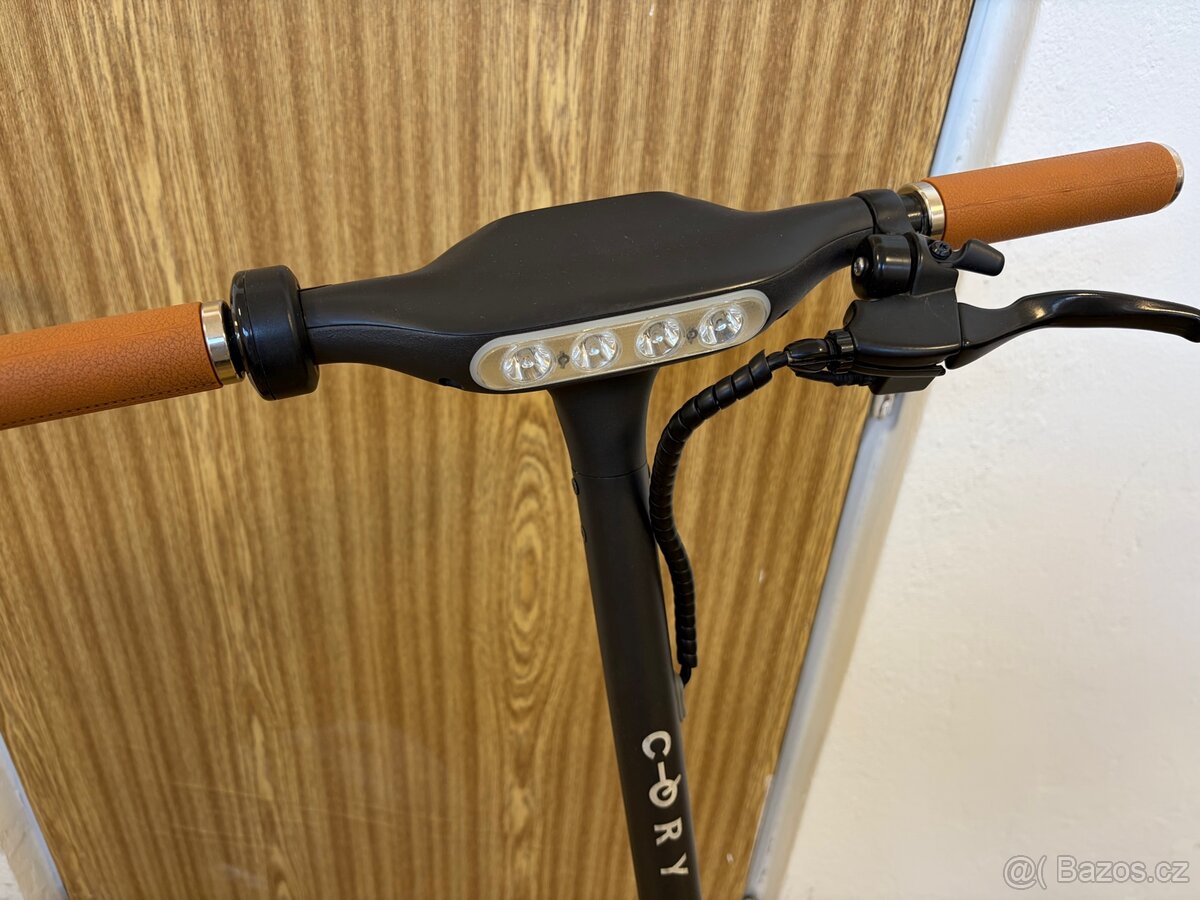Elektrokoloběžka Cory Plus SA - 2
