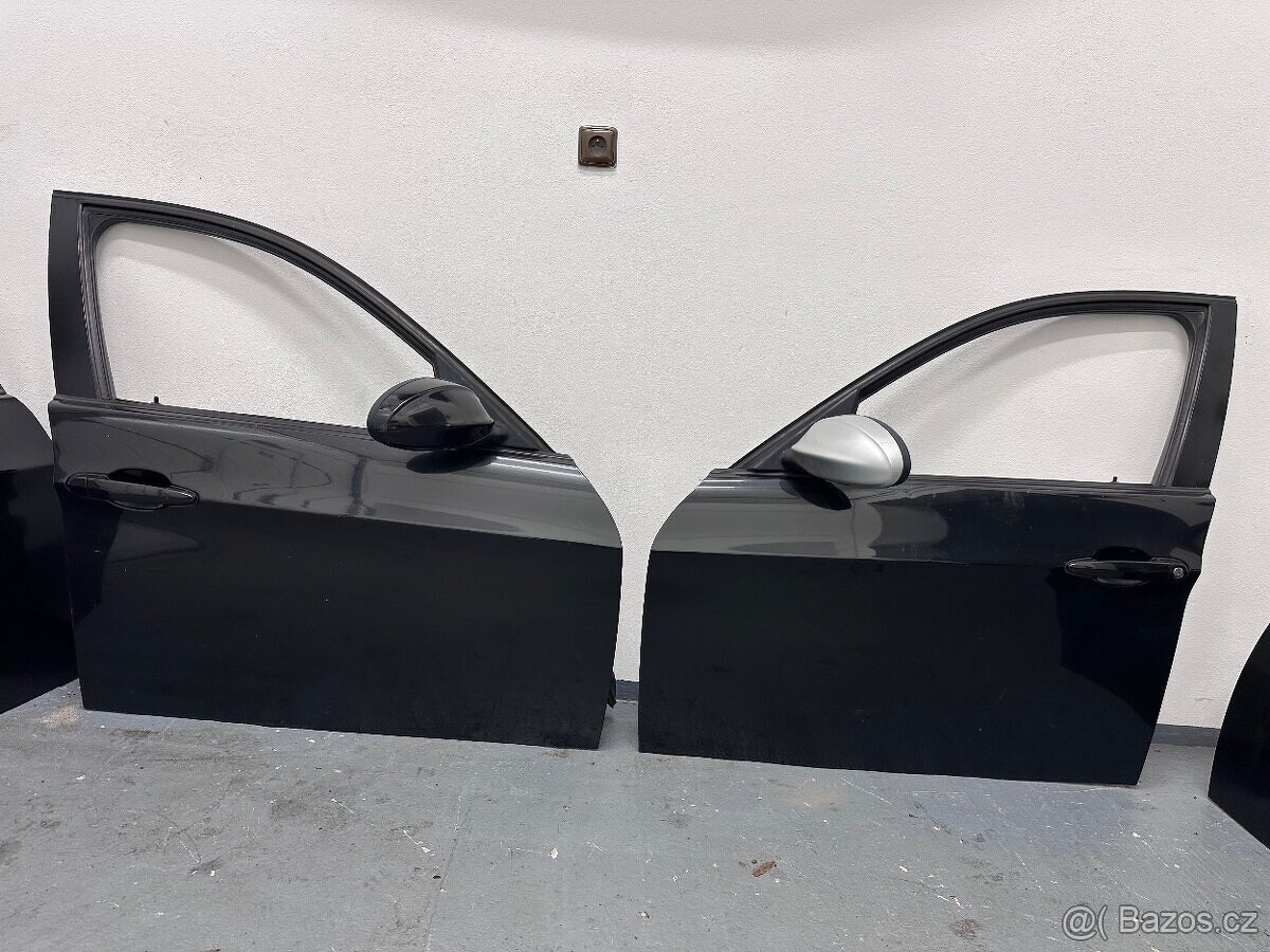 BMW e91 boční dveře blacksaphire metalic - 2