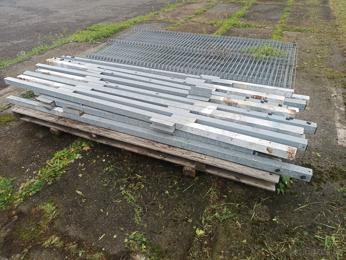 Sloupky a panely na plot - 2