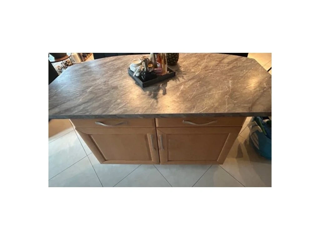 Kuchyně z masivu se spotřebiči a ostrůvkem,5606 - 2