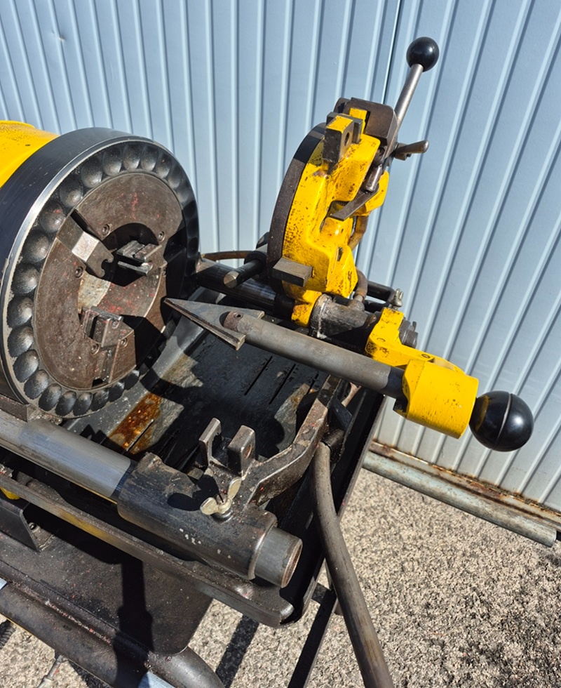 Elektrický závitořez REMS Magnum 4000. - 2