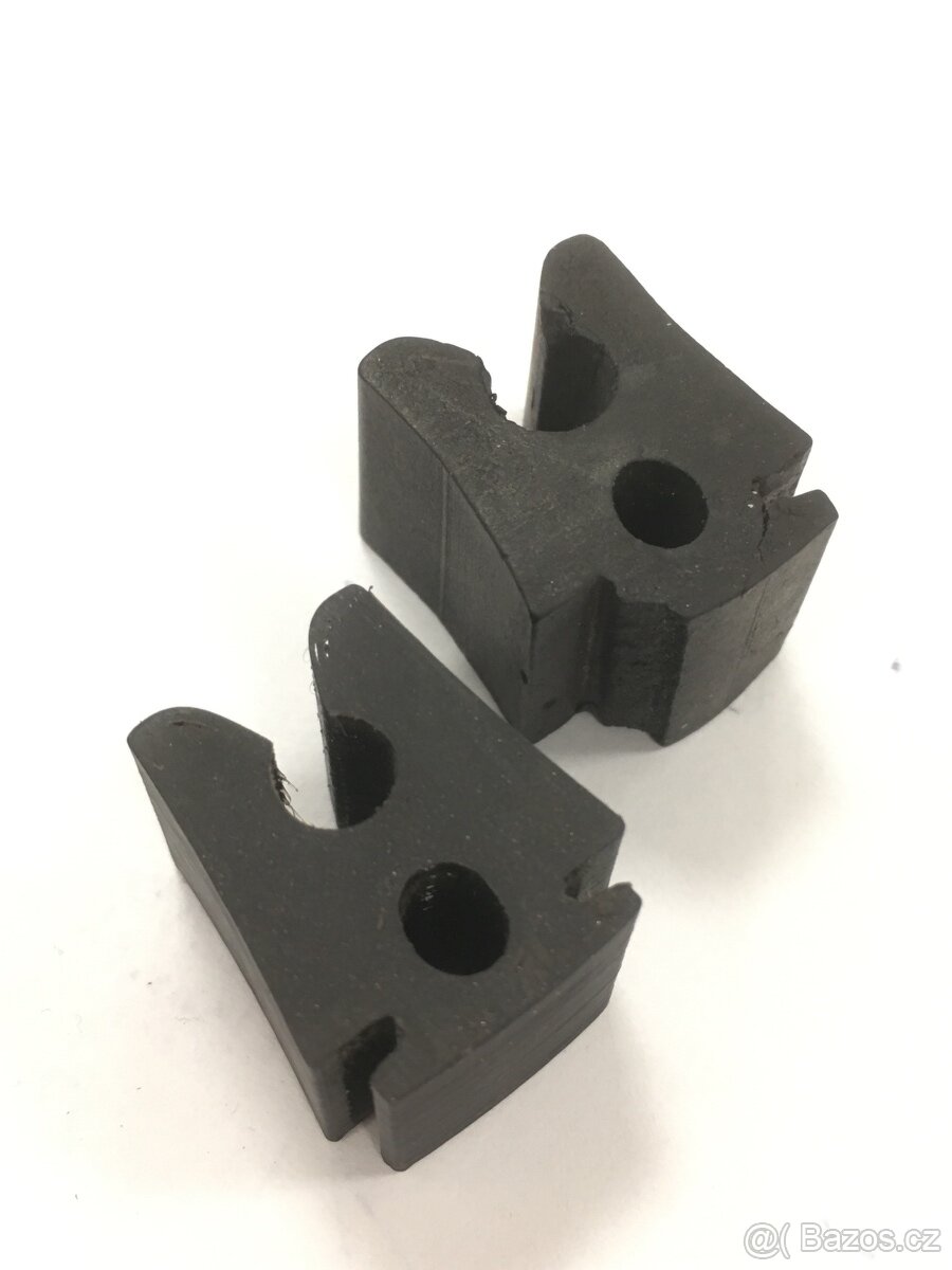 Škoda Felicia / Favorit uložení vzpěry kapoty - 2