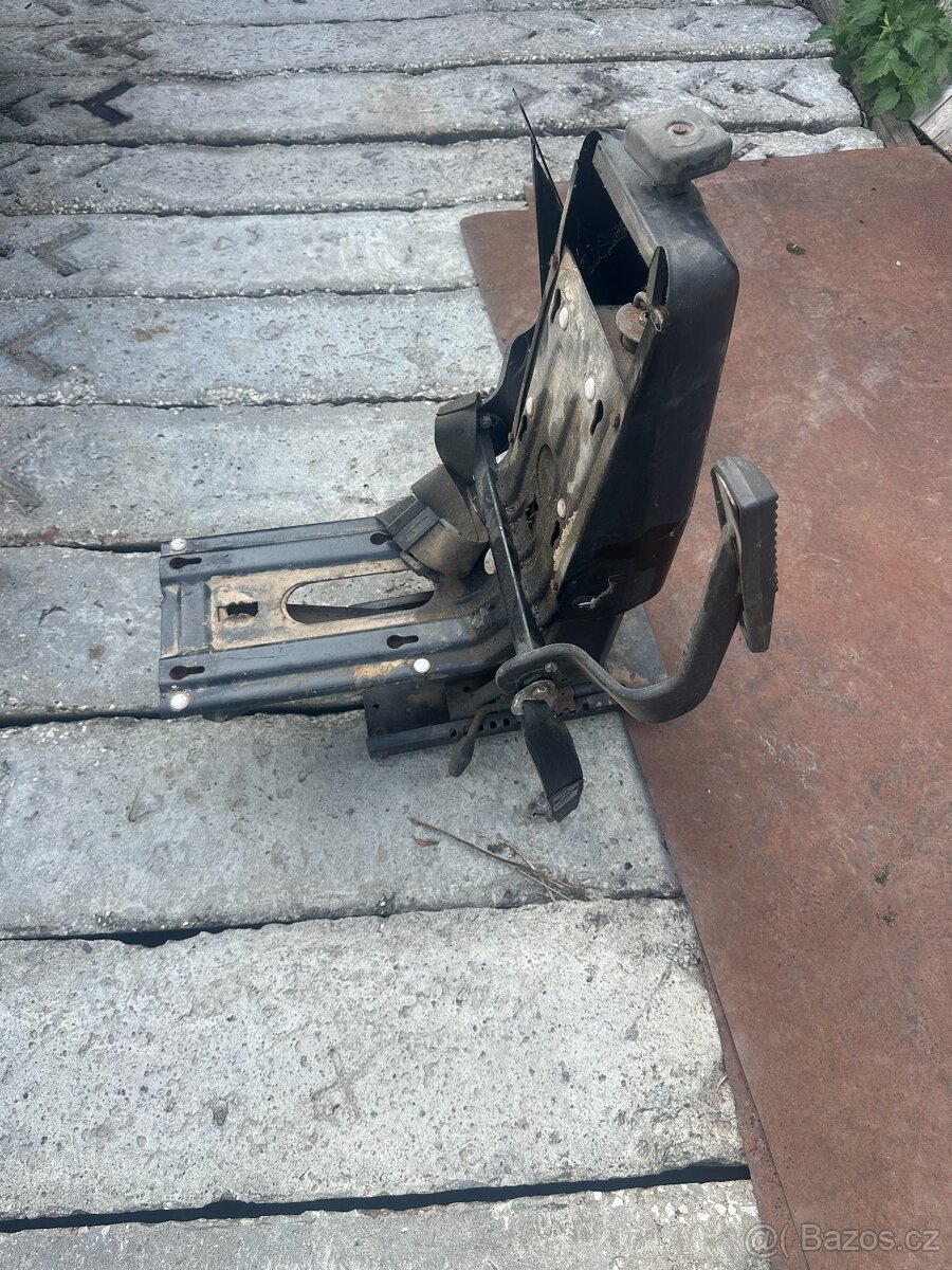 Prodám sedačku ze zetoru 7245 - 2