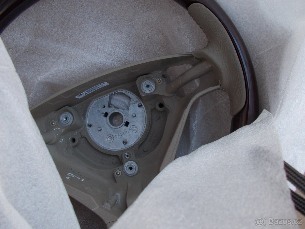 VOLVO-dřevěný volant - 2