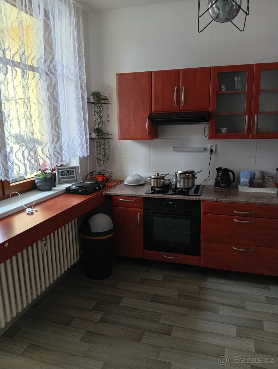 Kvalitní linka se stolem a židlemi - 2