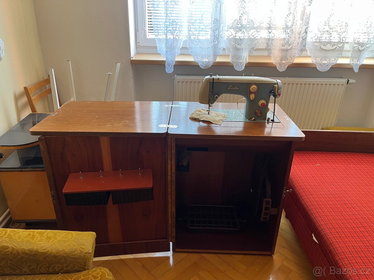 Šicí stroj LADA - 2