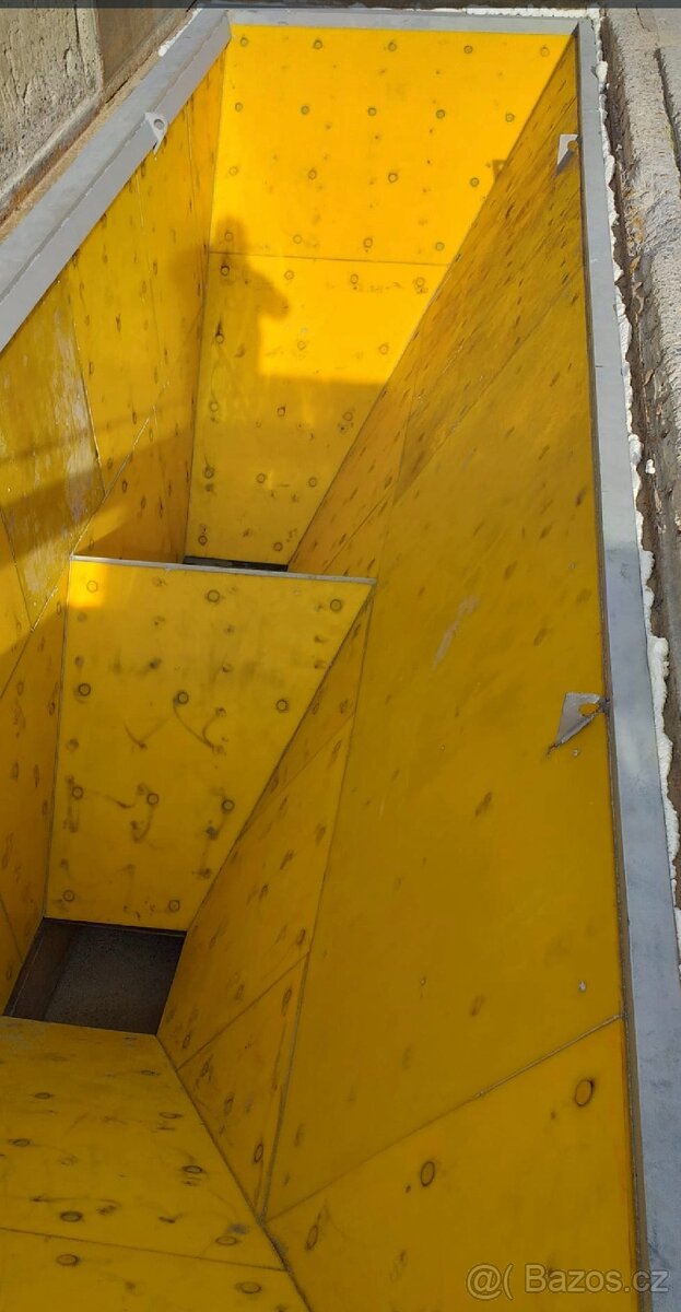 Prodam vyložení do zásobníku PUR - 2