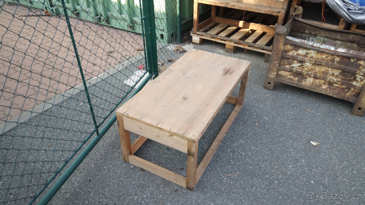 Dřevěný regál - 2