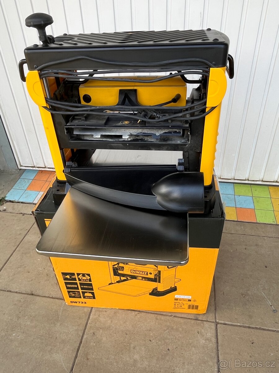 DeWALT DW733 Přenosná tloušťkovací frézka - 2