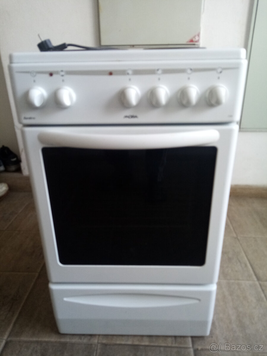 ELEKTRICKÝ SPORÁK 220/380V - 2