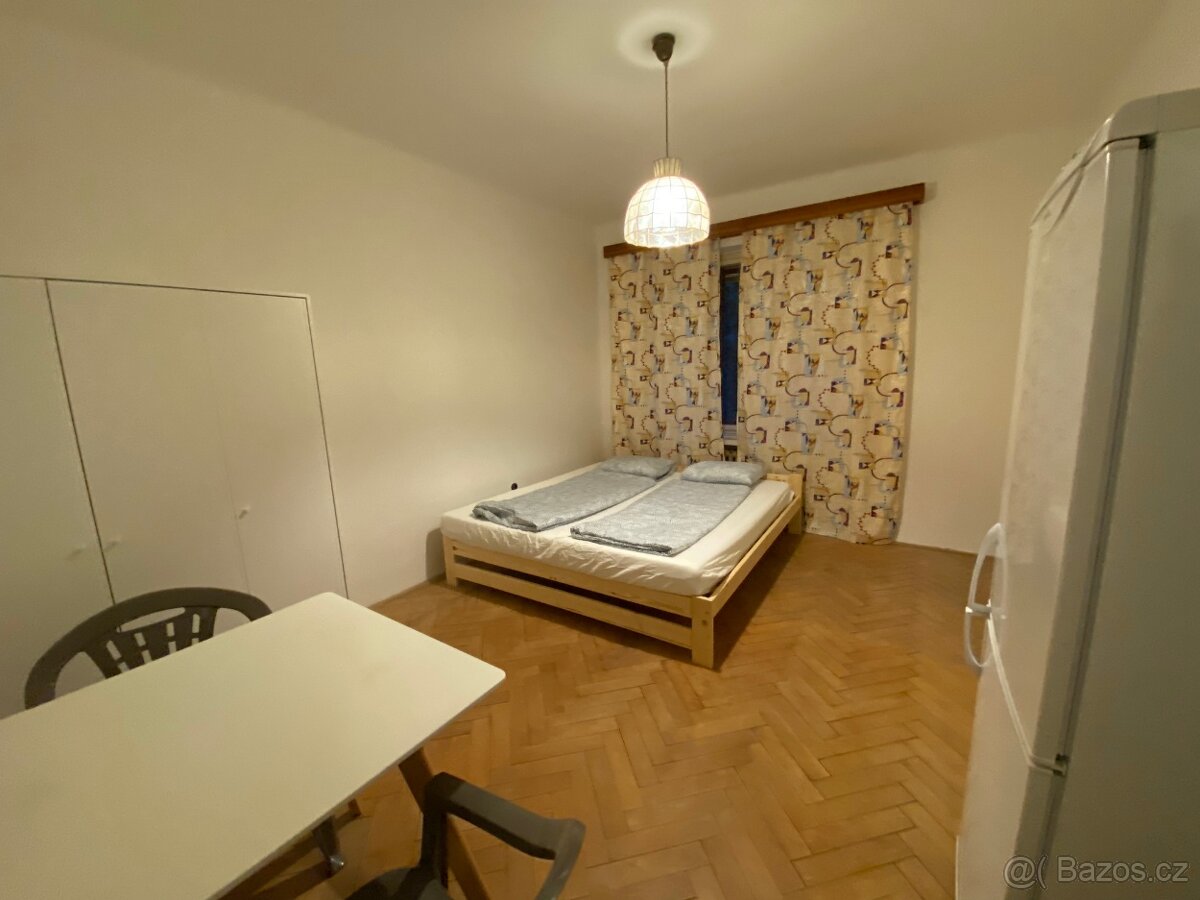 Pronájem pokoje pro pár – Braník - 2