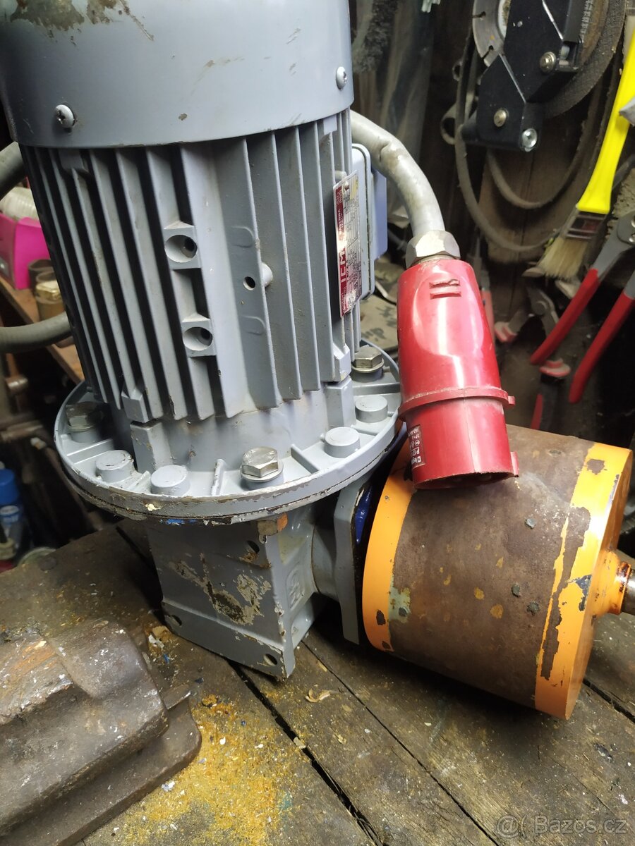 Elektromotor s převodovkou - 2