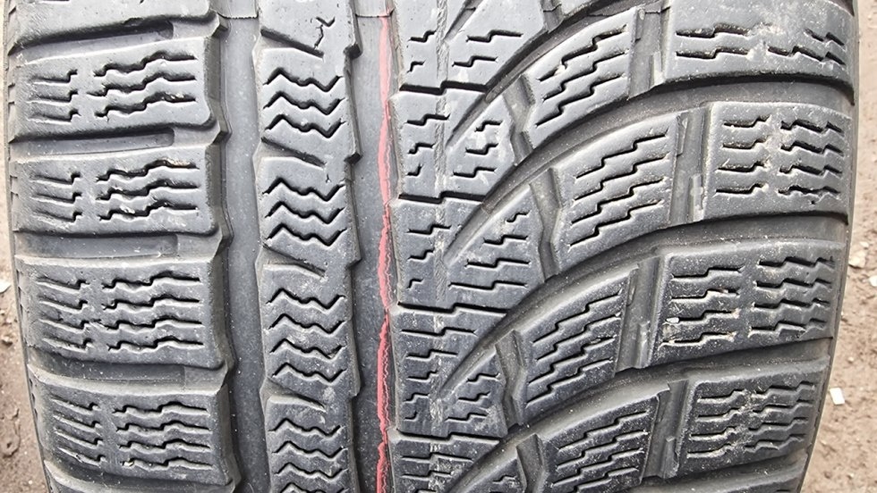 Zimní pneumatika 225/40/19 Nokian - 2