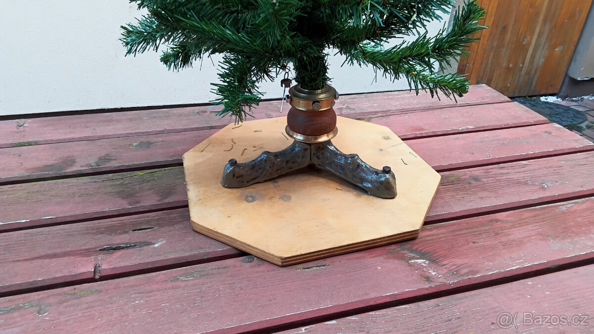 Staré vánoční stromky a ozdoby . - 2