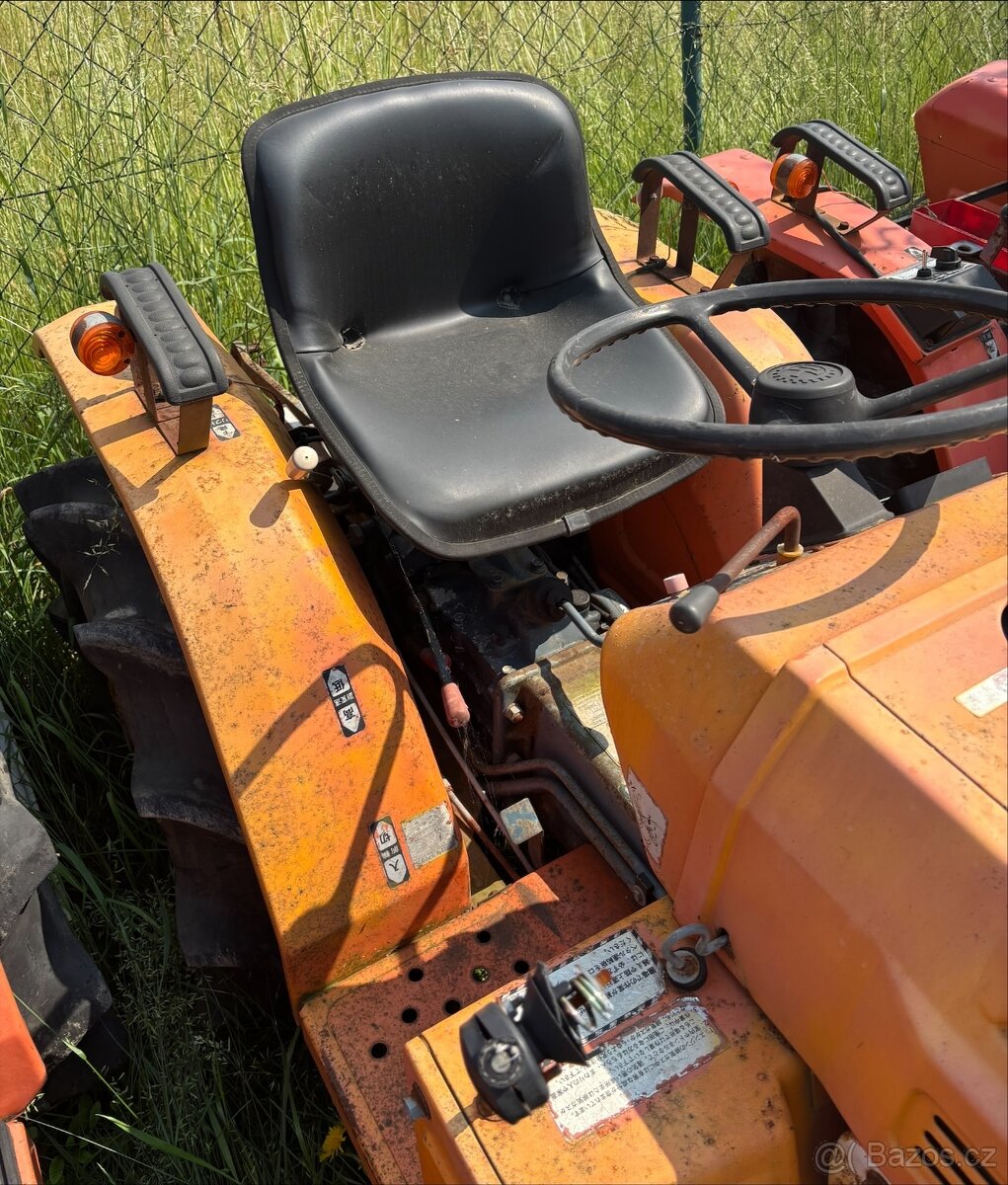 TRAKTOR KUBOTA - 2