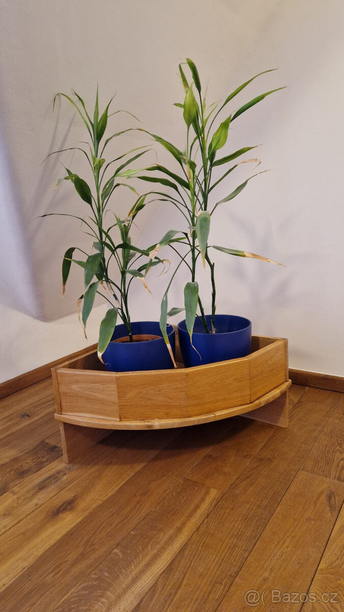 Rohový stolek na květiny - 2