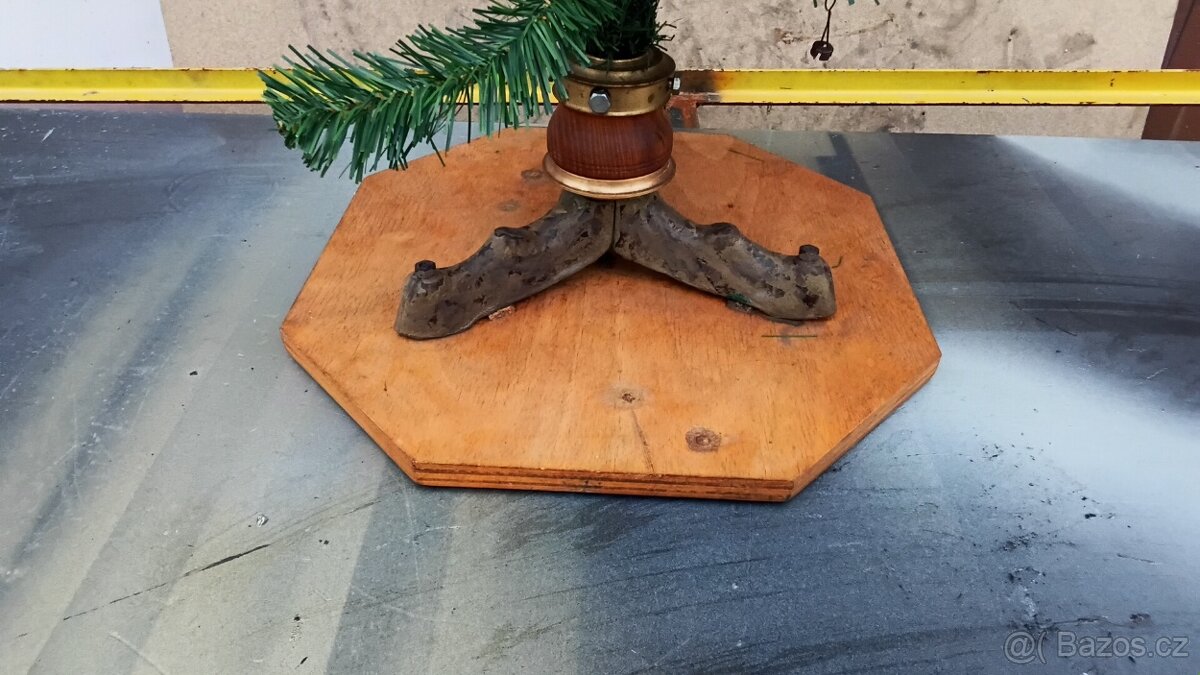 Starý stromek,pohledy ,nůžky a jiné . - 2