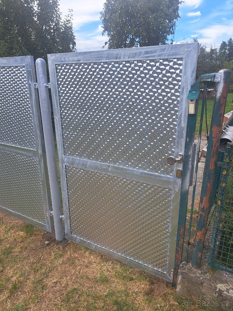 Plot s 3D plechem - 2