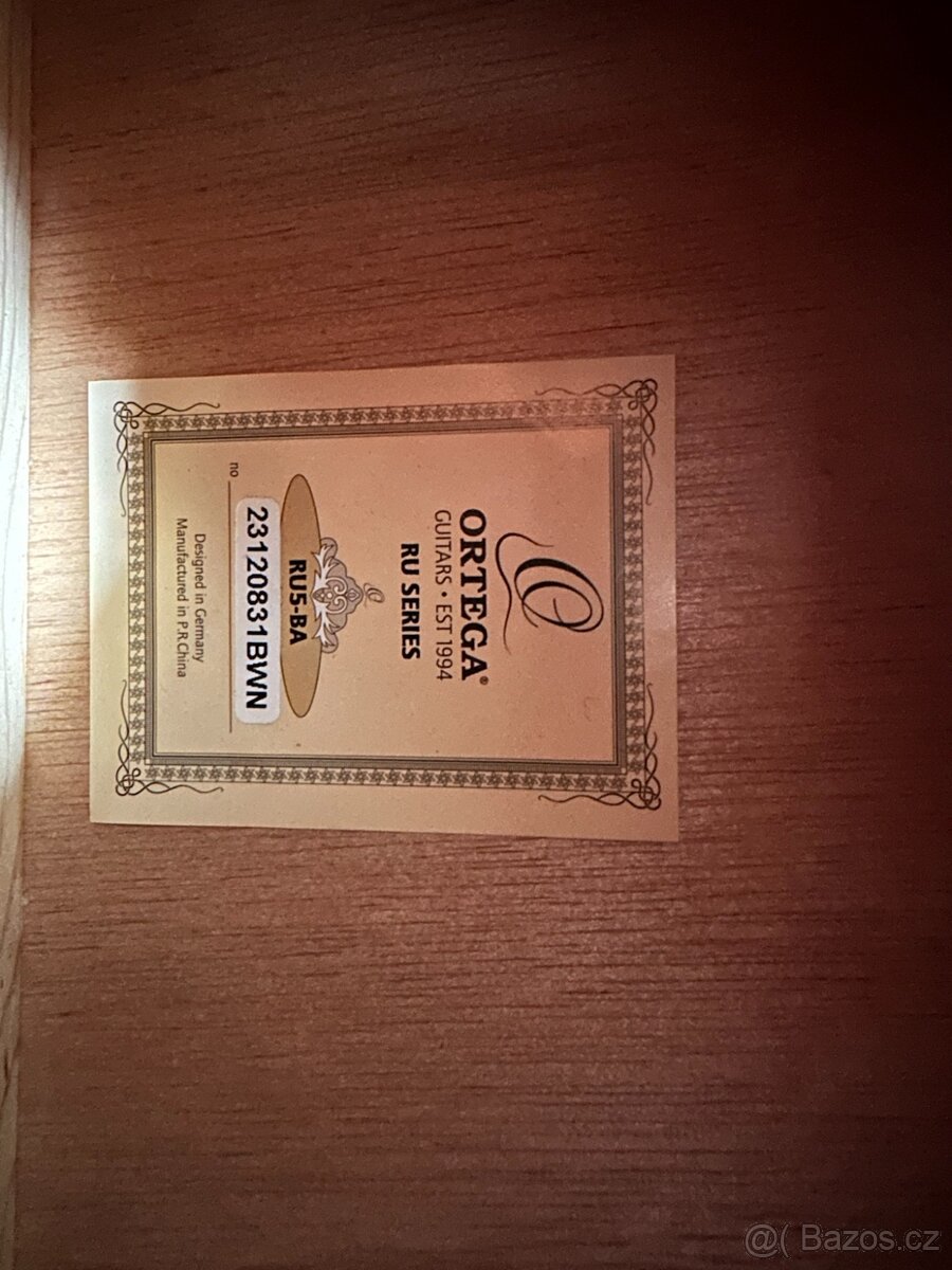 Prodám Ukulele Ortega + obal + ladička - 2