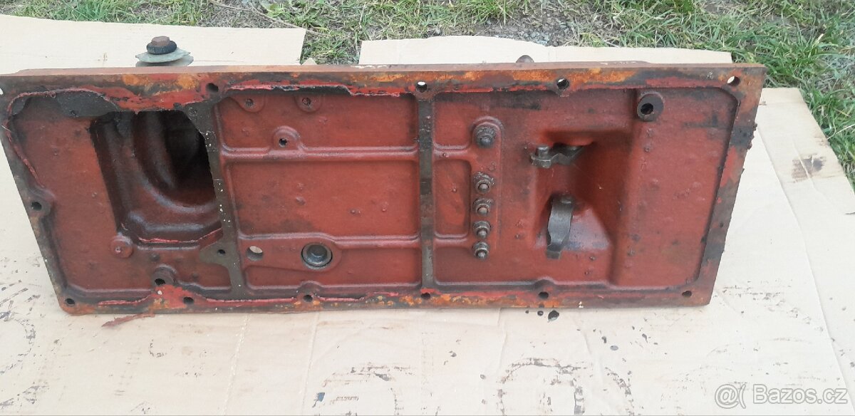 Prodám víko převodovky zetor 4 valec - 2