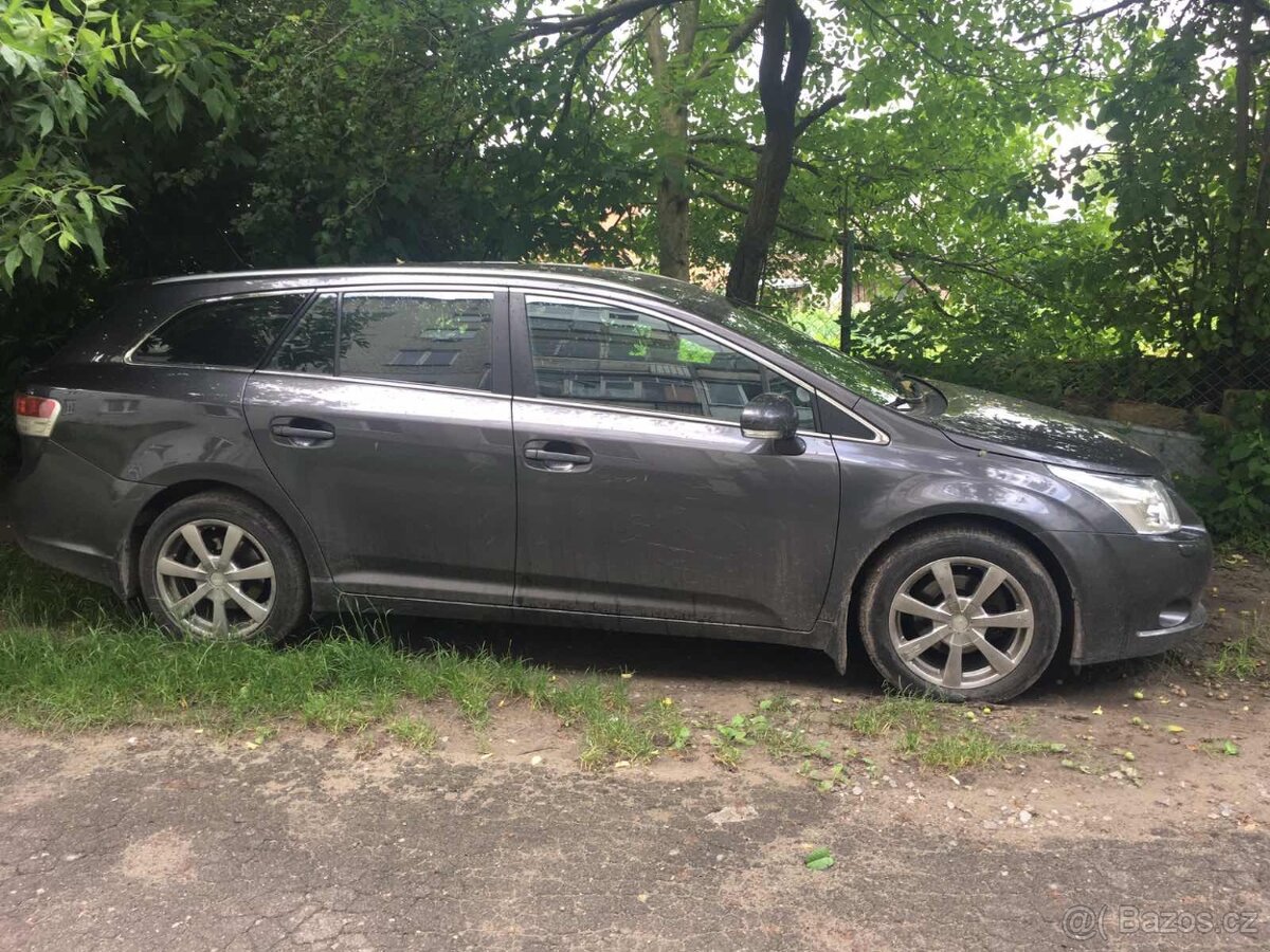 Toyota Avensis 2010 - 2