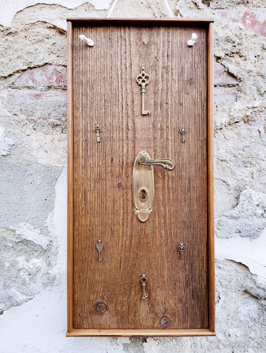 Věšáky, dekorace z masivu / Levně - 2