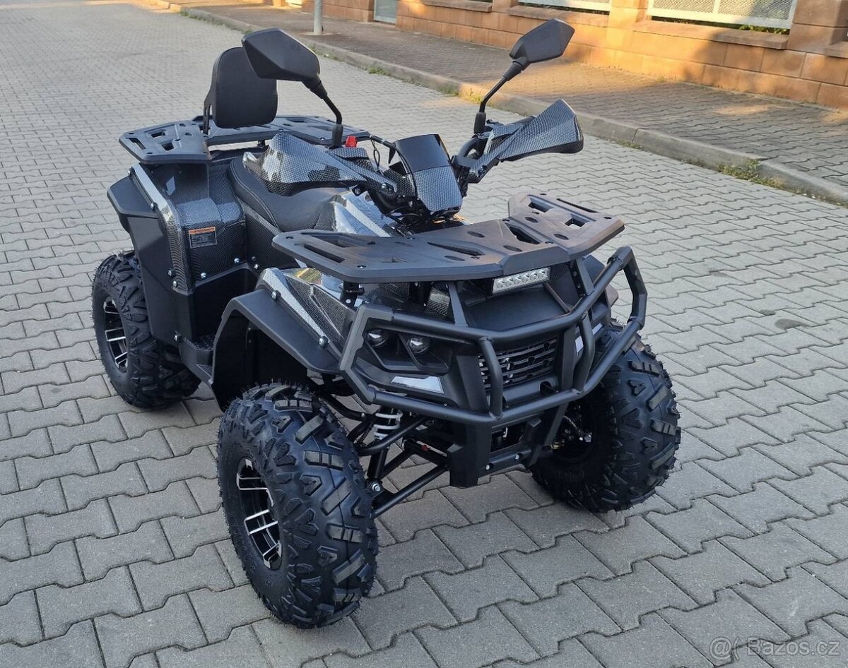 Dětská čtyřtaktní čtyřkolka RockRider Deluxe.