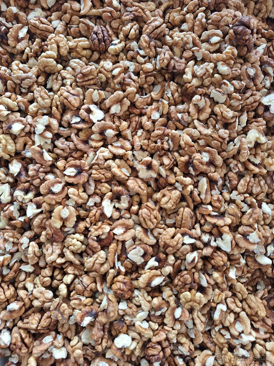 Loupané vlašské ořechy - 2