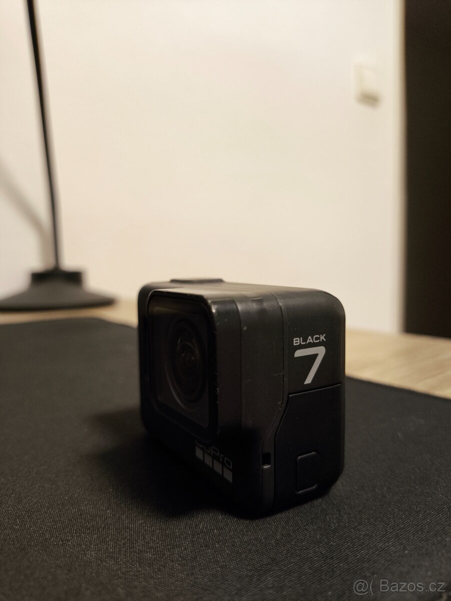 GoPro hero 7 a příslušenství - 2