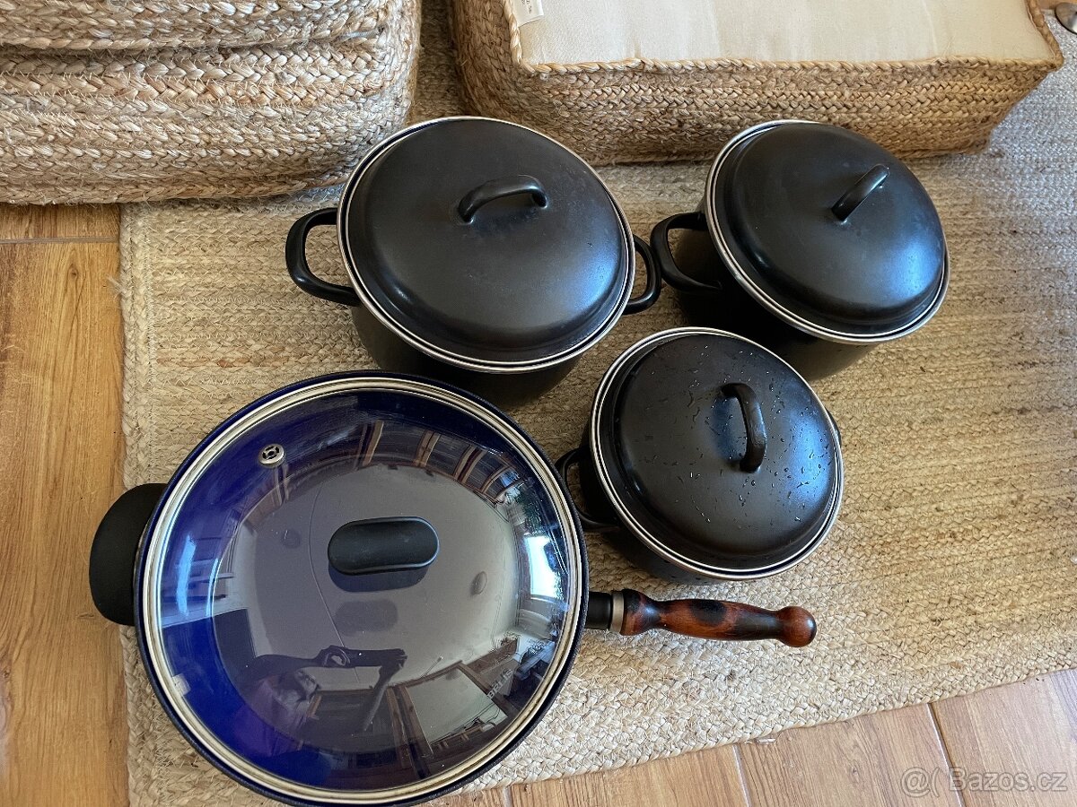 Smaltované hrnců belis - 2