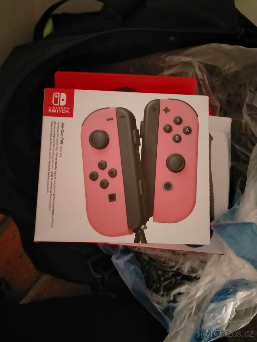 Nintendo switch přídavný ovladač - 2