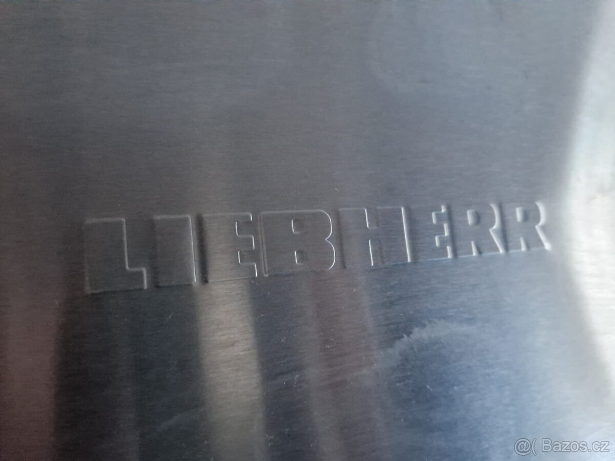 Vysoka lednice Liebherr - 2