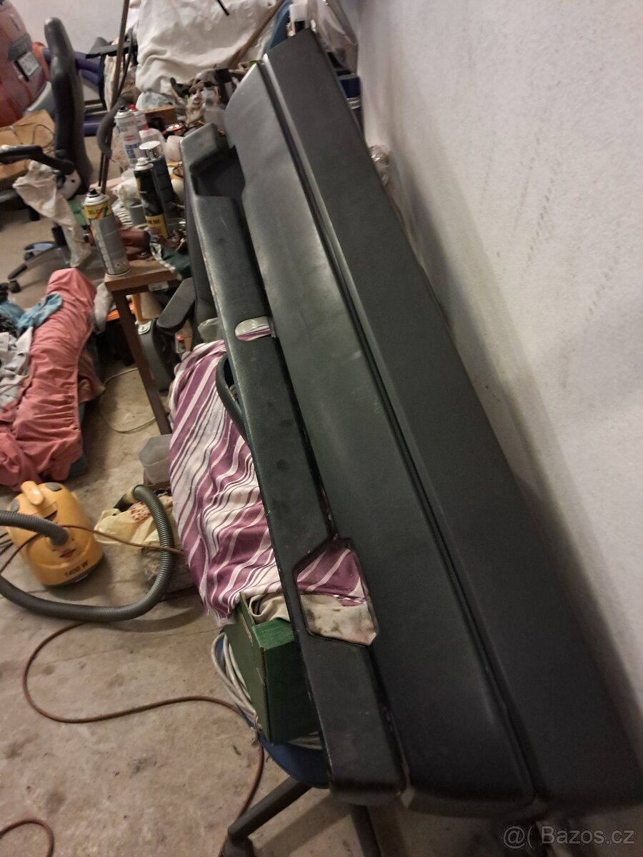 Prodám spoiler na Škoda Favorit - 2