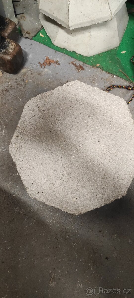 podstavec betonový - 2