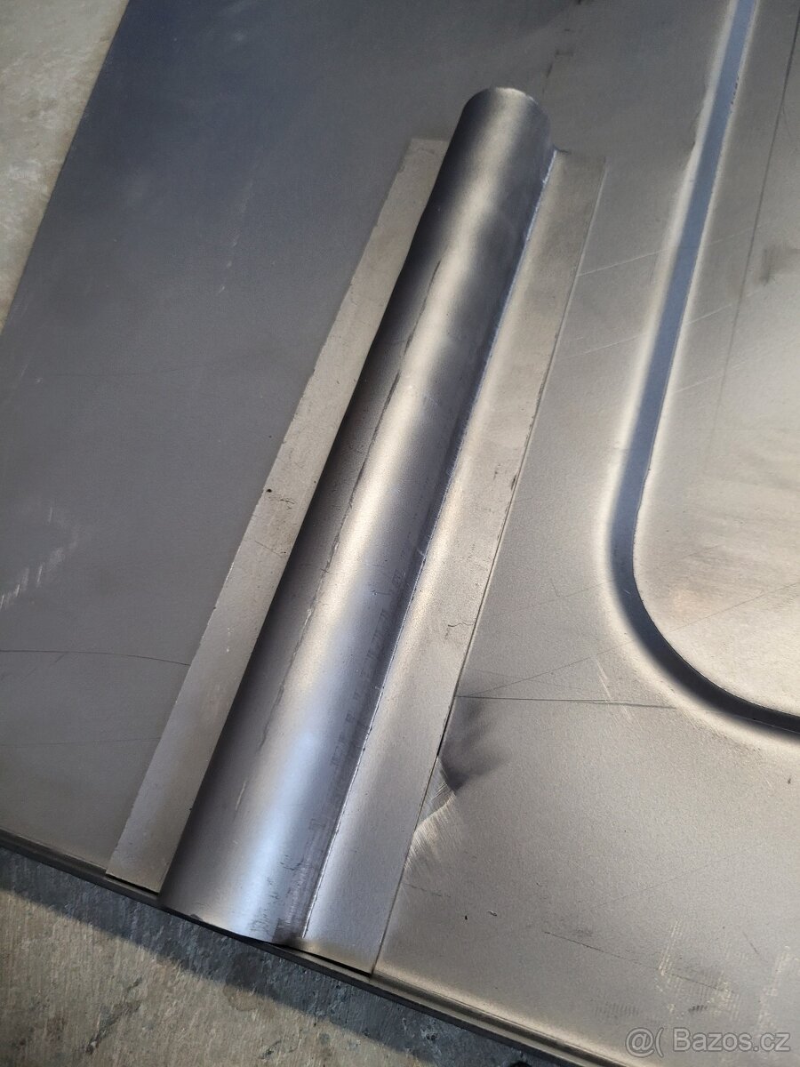 Tatra 148 část výztuhy - 2