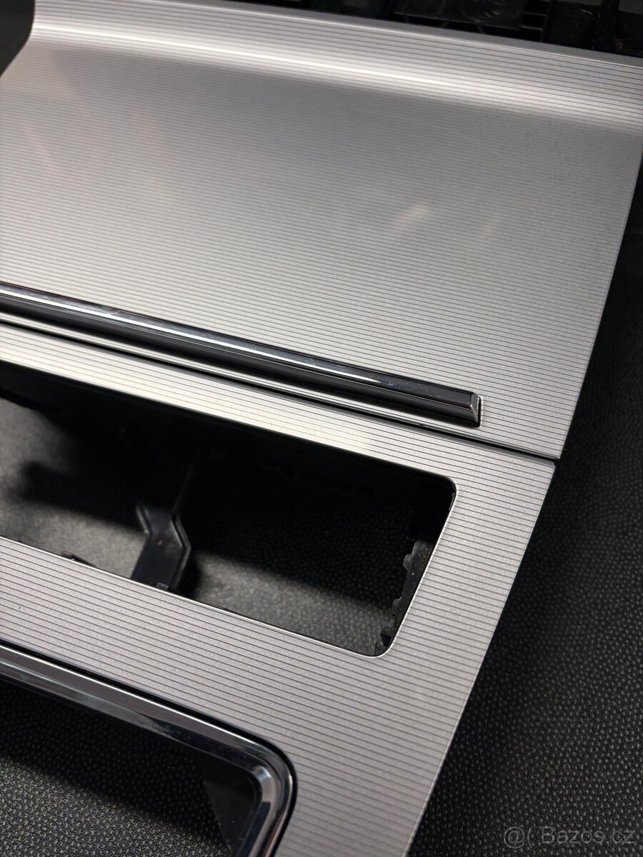 Škoda Octavia 3 rámeček + přihrádka dekor - 2