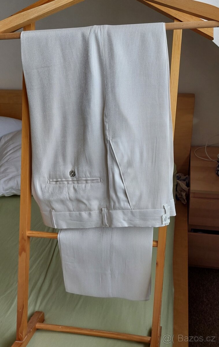 Svatební oblek světlý - 2