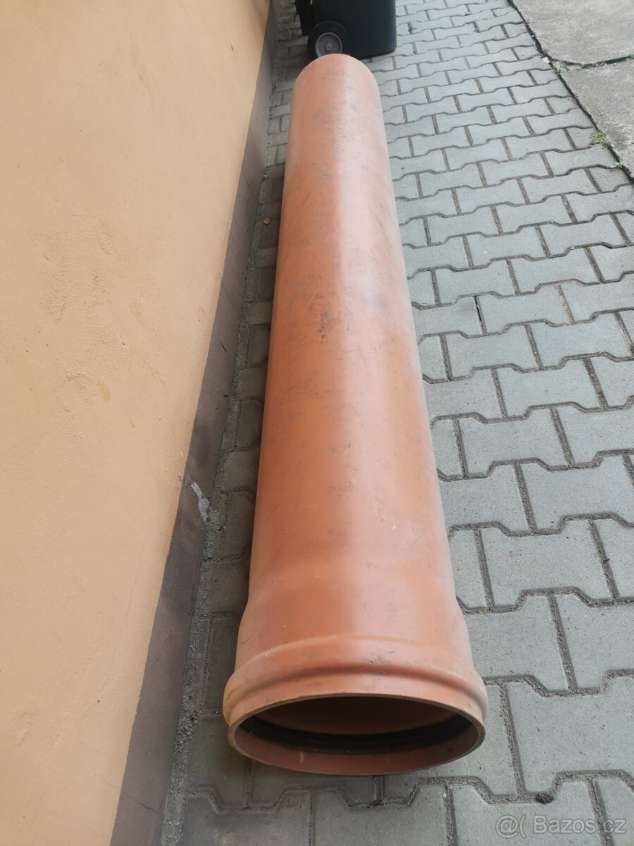 Kanalizačni roura s hrdlem 300 - 2