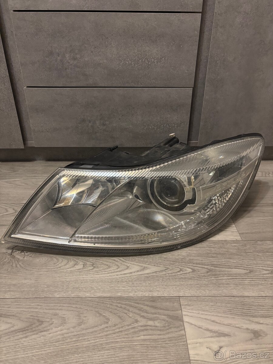 Přední xenonové světla Škoda Octavia 2 facelift - 2