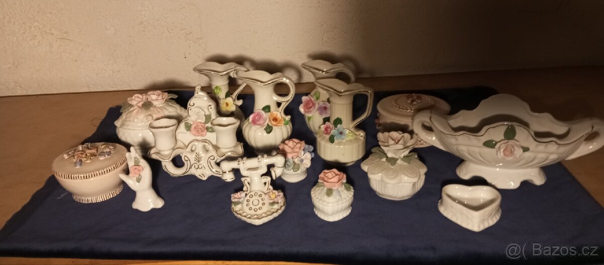 Spousta porcelánových miniatur - 2
