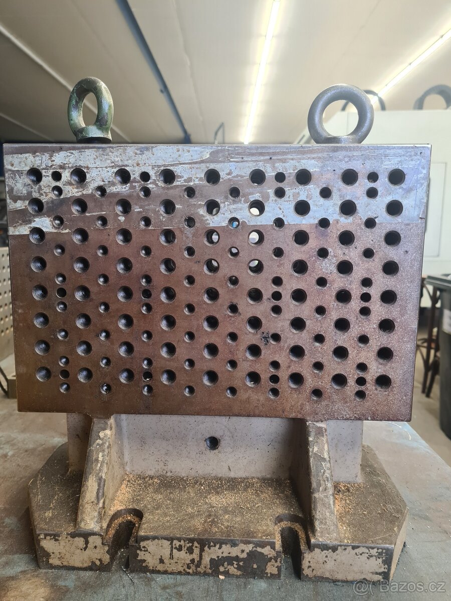 Upínací kostka rozměr 330 x 220, M12 - 2