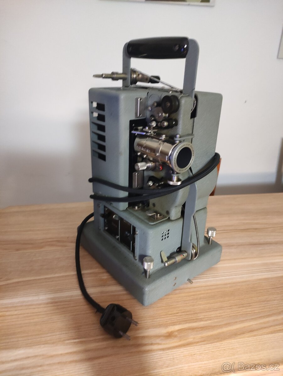 Promítačka s plátnem - 2