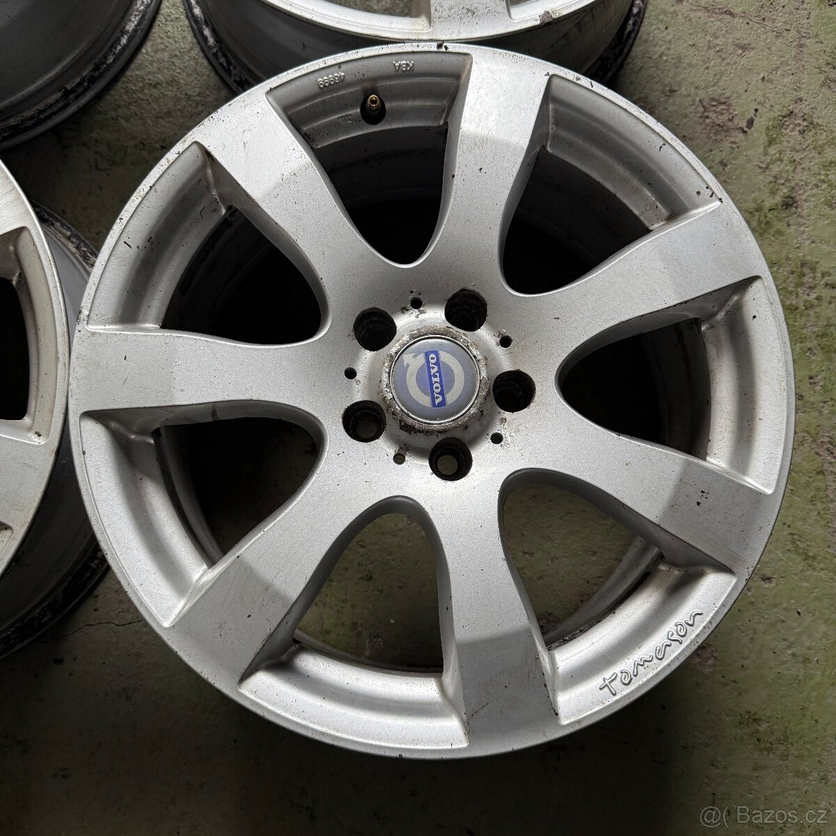 17" alu litá kola Volvo XC70 III - 5x108 - 2