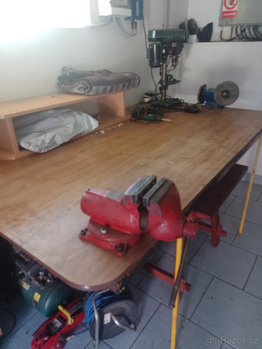 Pracovní stůl - 2