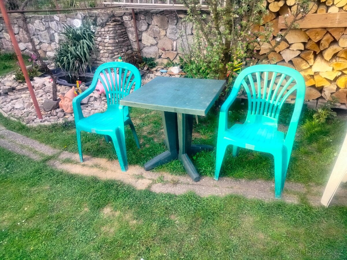 Plast stůl a židle - 2