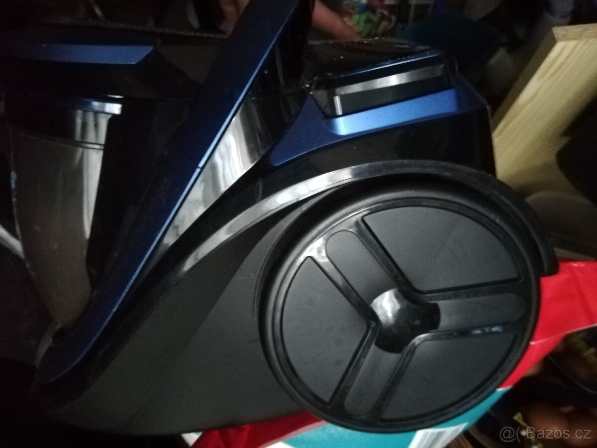 Vysavač Rowenta RO7681EA - bezsáčkový - 2