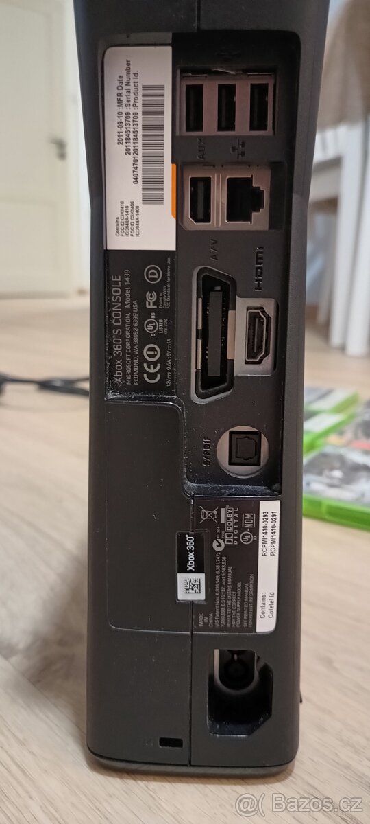 US Xbox 360 w/ 11 games + power converter - 2