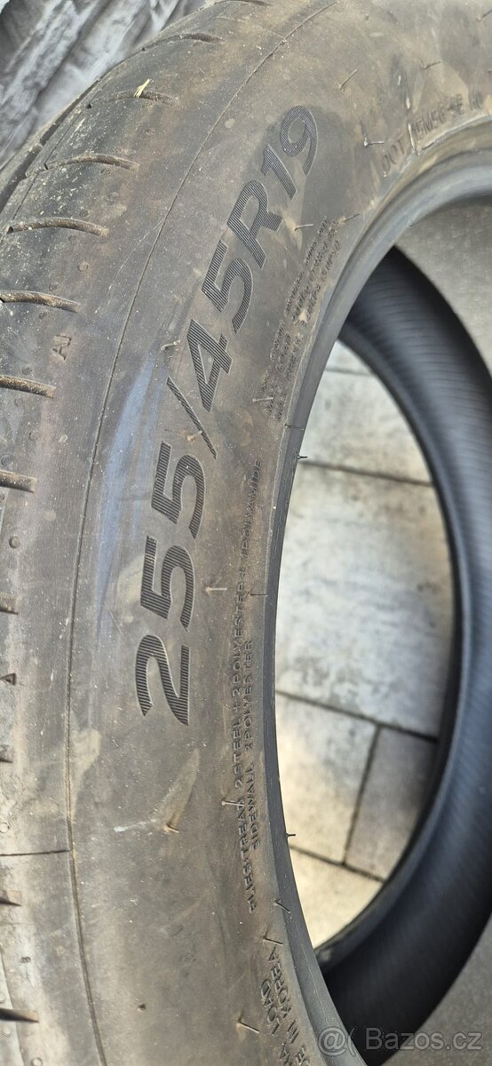 Prodám letní sadu 4 pneu originál Tesla model Y - 2